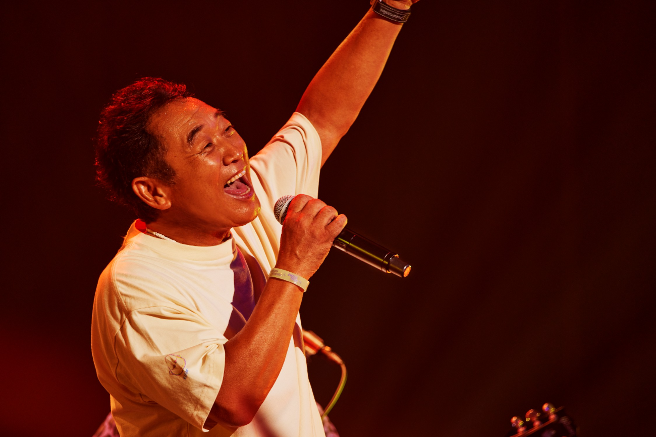 杉山清貴  演奏：大島孝夫とDEAR BREEZE （ベース 大島孝夫、ギター 高島信二、ギター 吉田健二、 キーボード 西原俊次、キーボード 大阪哲也、ドラム 小川幸夫）
